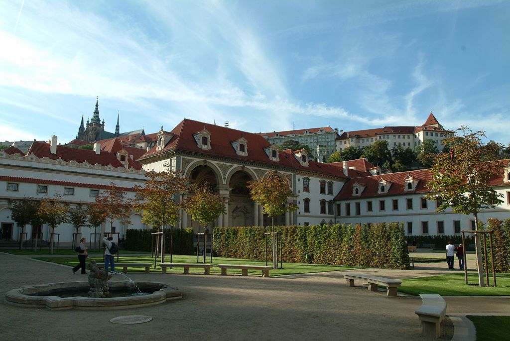 1024px Valdstejnsky Palace garden autumn