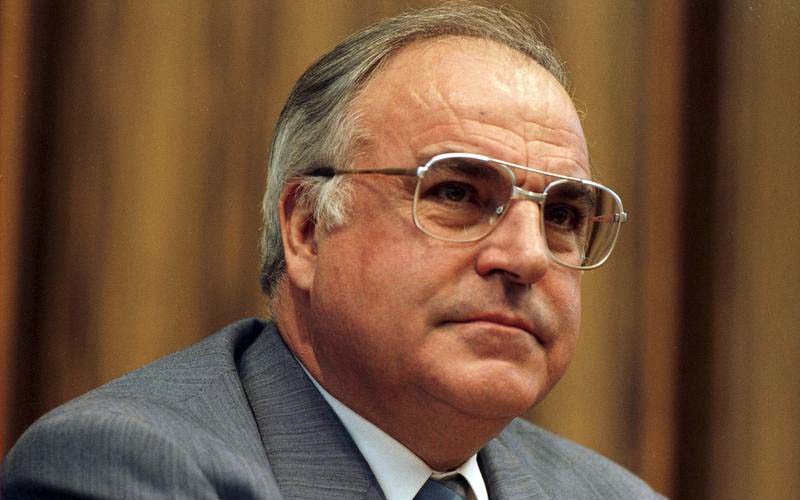 Bundesarchiv B 145 Bild F074398 0021 Bonn Pressekonferenz Bundestagswahlkampf Kohl