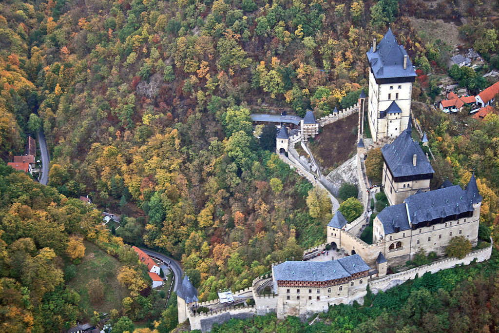 1024px Karltejn 5
