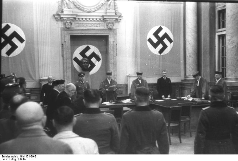 Bundesarchiv Bild 151 39 21 Volksgerichtshof Reinecke Freisler Lautz