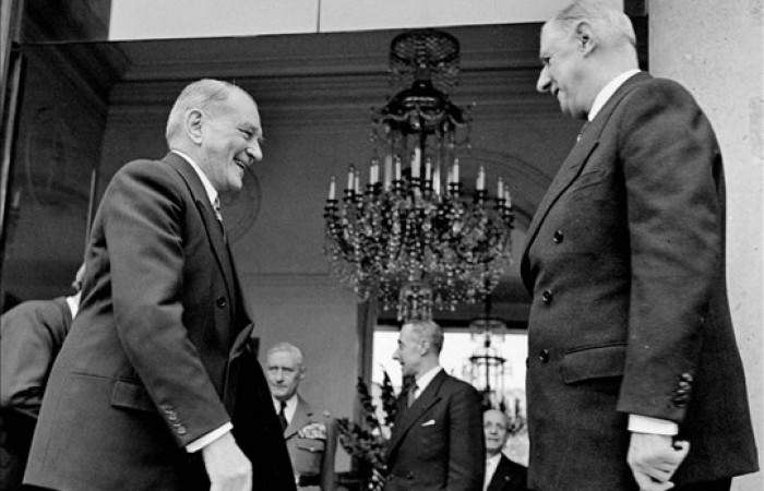 Първият президент на Петата република, избран на 21 декември 1958 г.
