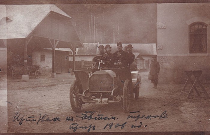 Изпитания на автомобили 1906 г., Австро-Унгария – Жостов е с костюм на задната седалка