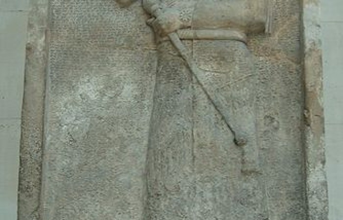 Стела от алабастър с изображението на Ашурназирпал II (884 - 859 г. пр. Хр.)